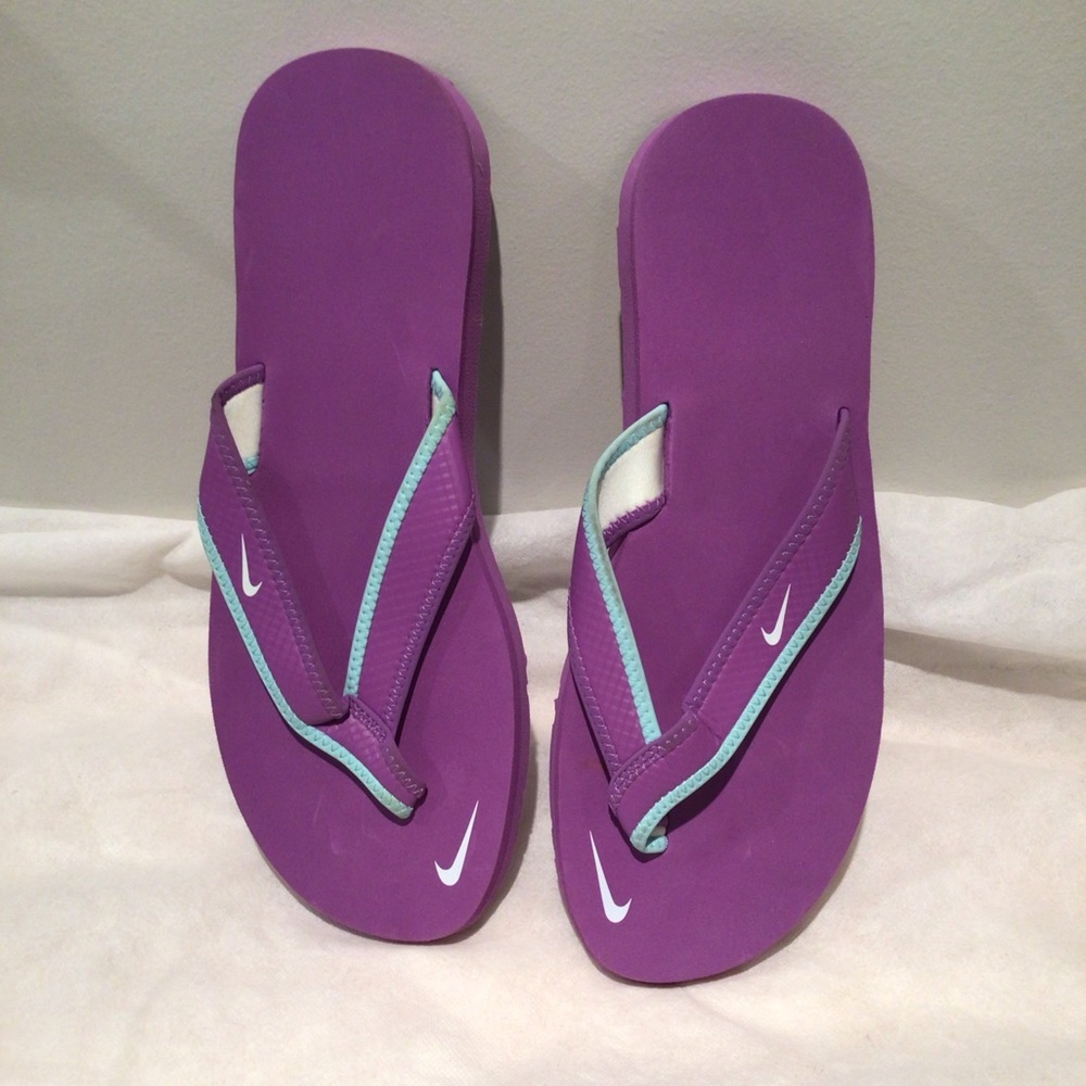 NWOT NIKE Flip Flops